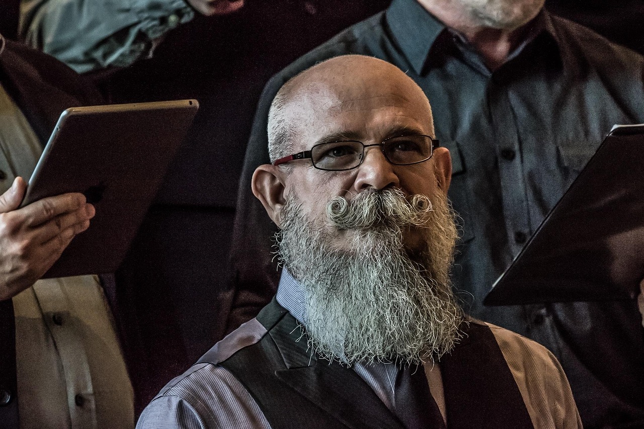 眉間毛の処理方法とおすすめのケアアイテムは？